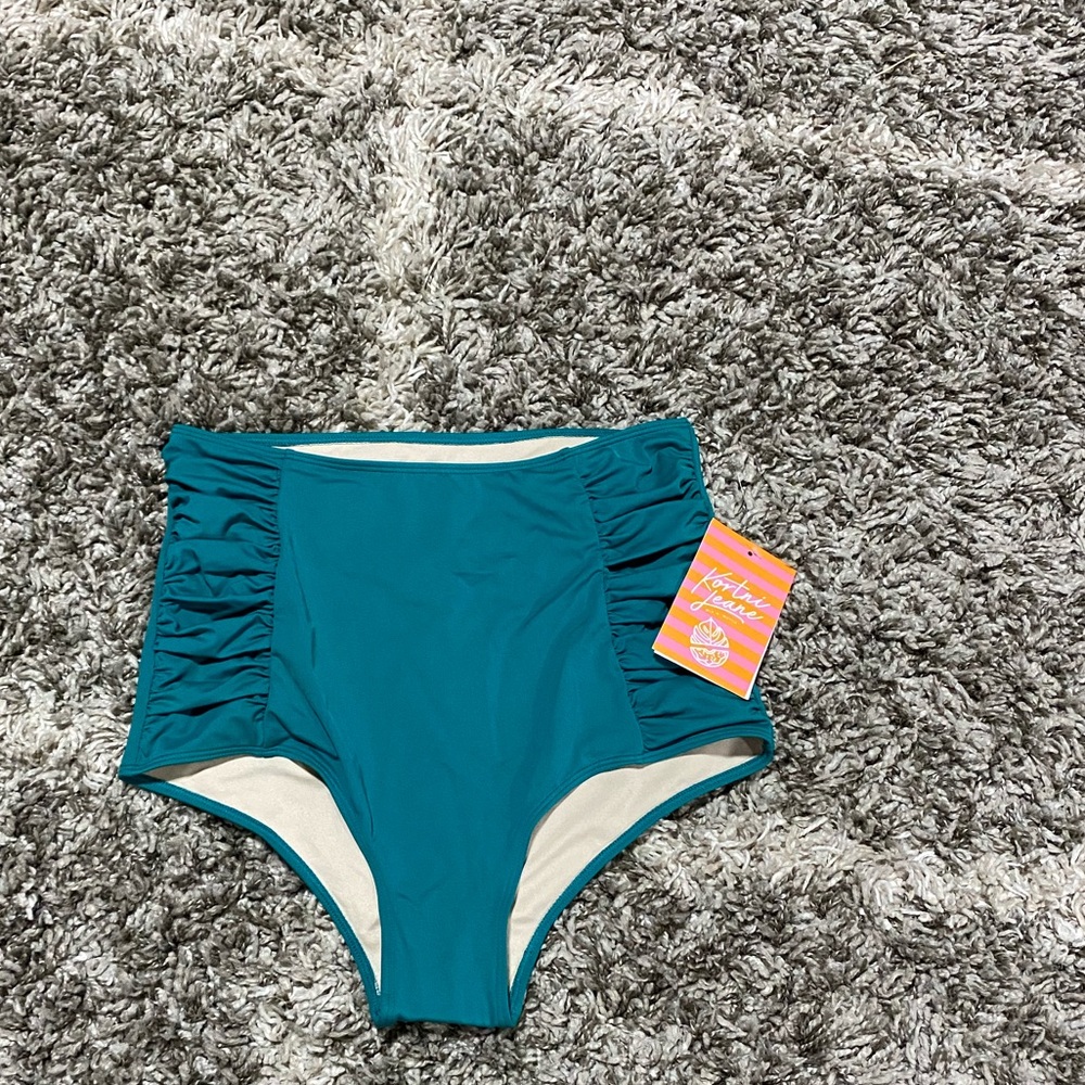 Kortni Jeane bottoms